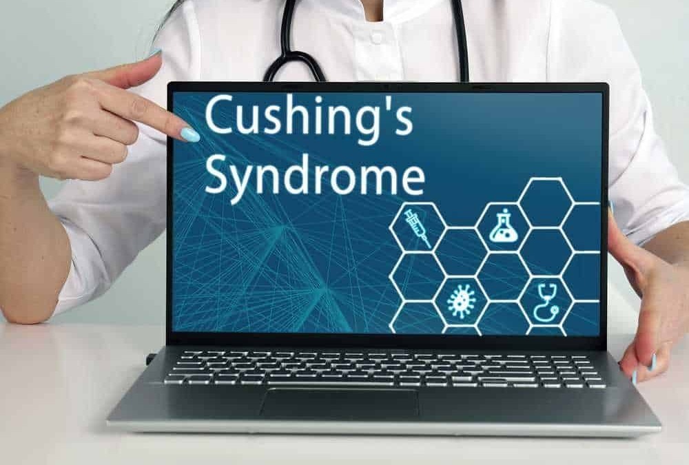 Cushing's Syndrome, malattia endocrinologica, con immagini di laboratorio, cure e sintomi, diagnosi, e trattamento medico. Tocco di un professionista in ambito sanitario, con design tecnologico.