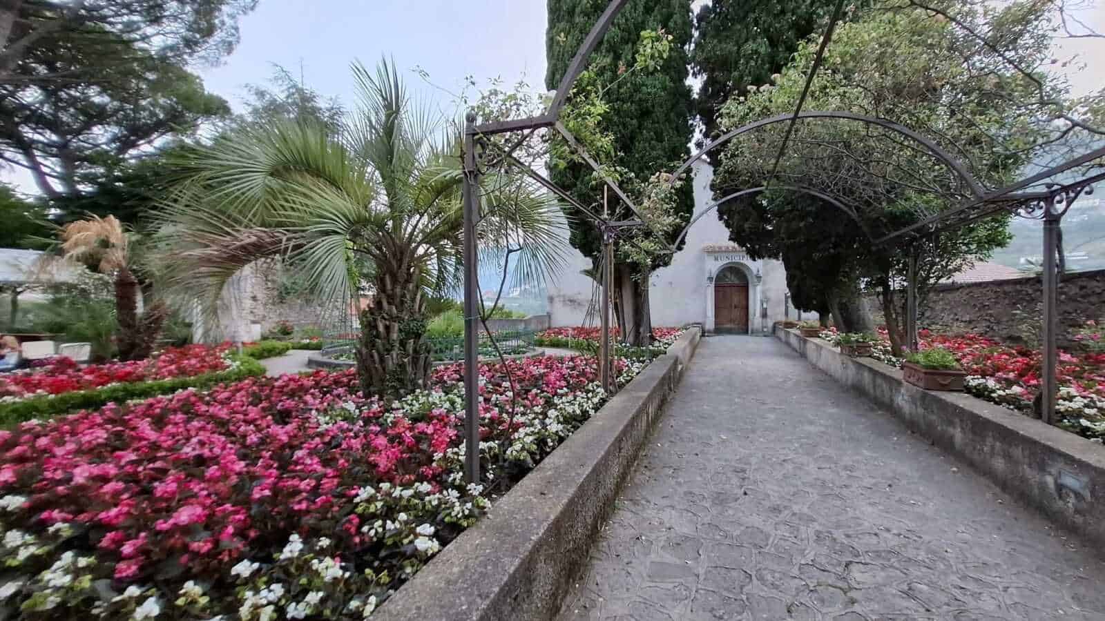 Stili dei portoni a Ravello dal medioevo al rustico