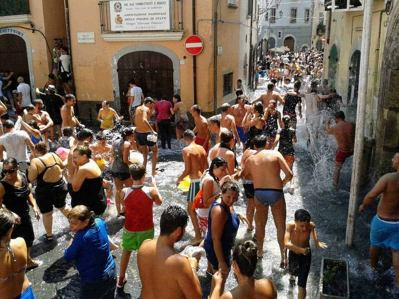 Bambini divertimento acqua Chiena