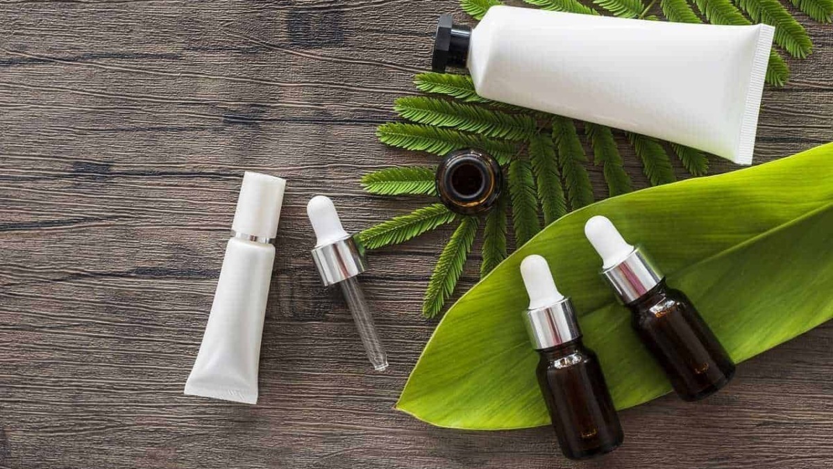 Cosmetici bio per il viso con ingredienti naturali e biologici