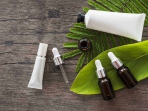 Cosmetici bio per il viso con ingredienti naturali e biologici