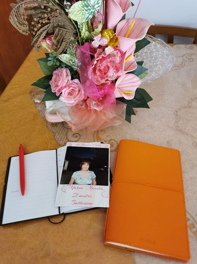 FILENAME: bouquet-fiori-ricordo-madre-compleanno.jpg.