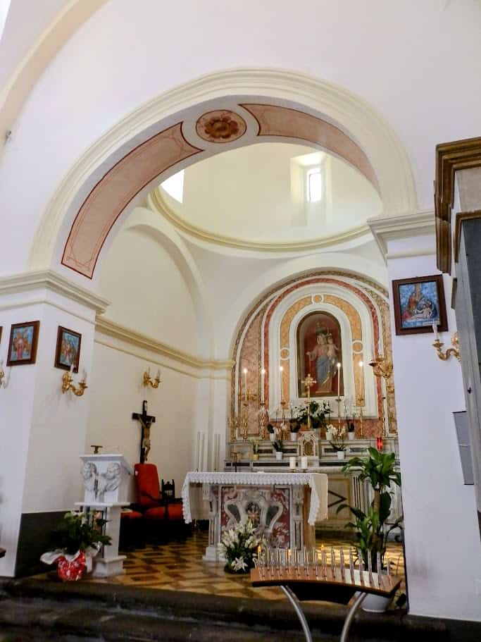 La Madonna Nera sull'altare maggiore