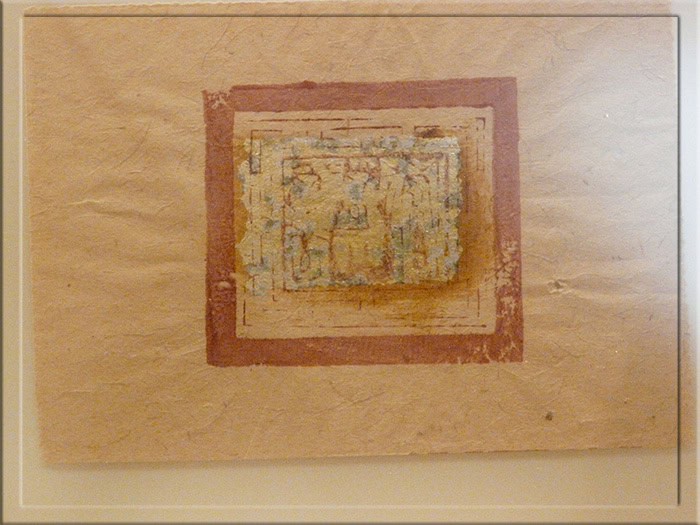 Perché in Asia bruciano banconote ai funerali 4 Antico manoscritto o mappa in stile artistico, presentato su sfondo di pergamena color sabbia, usando tecniche di pittura o stampa per creare un effetto vintage, ideale per appunti e blog.