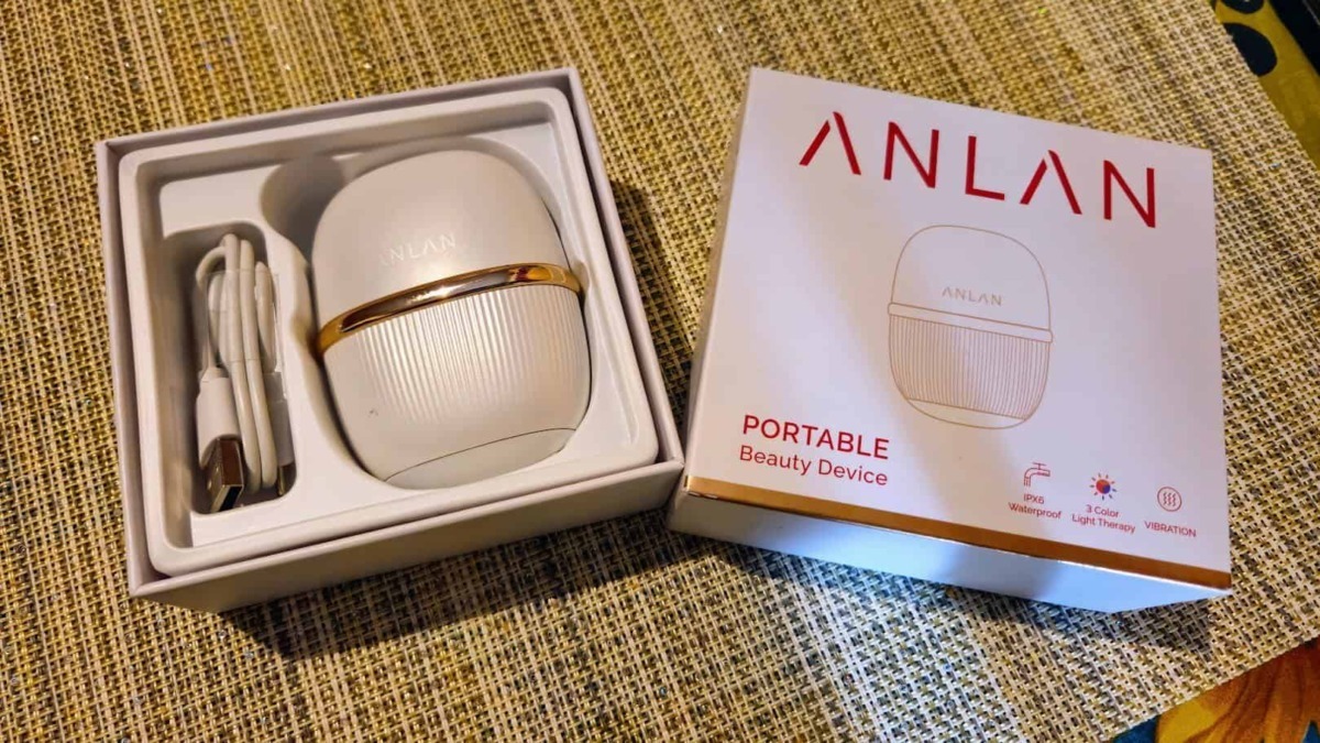 Dispositivo di bellezza portatile ANLAN con design compatto e accessori, ideale per trattamenti di cura della pelle a casa o in viaggio.