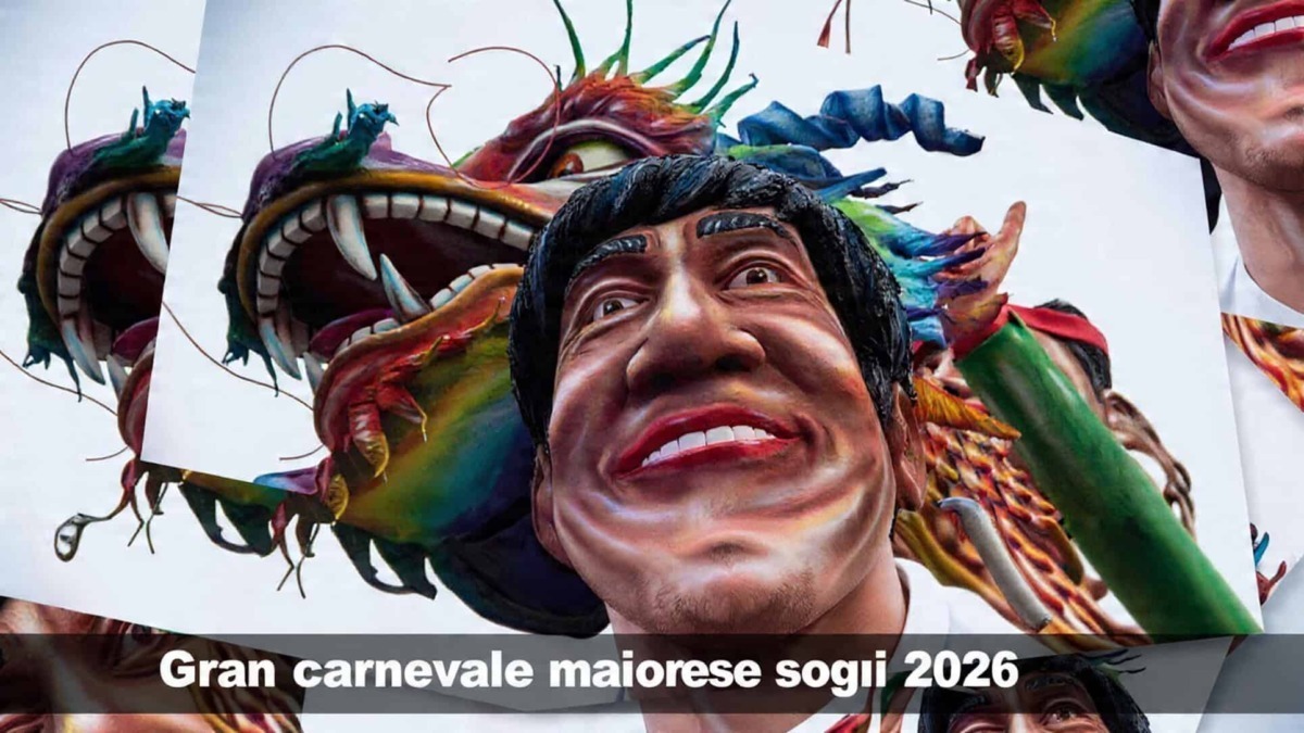 Carro allegorico in cartapesta durante la sfilata del Gran Carnevale Maiorese 2026