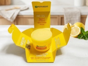 Crema Garnier sorbetto idratante in confezione gialla, ideale per idratare e rinfrescare la pelle, con formula leggera e opacizzante, perfetta per l'estate.