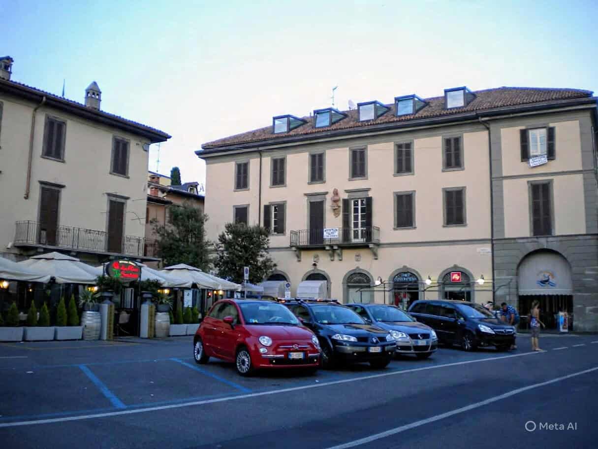 Sarnico cosa vedere: Ville Liberty, lungolago e Cantieri Riva