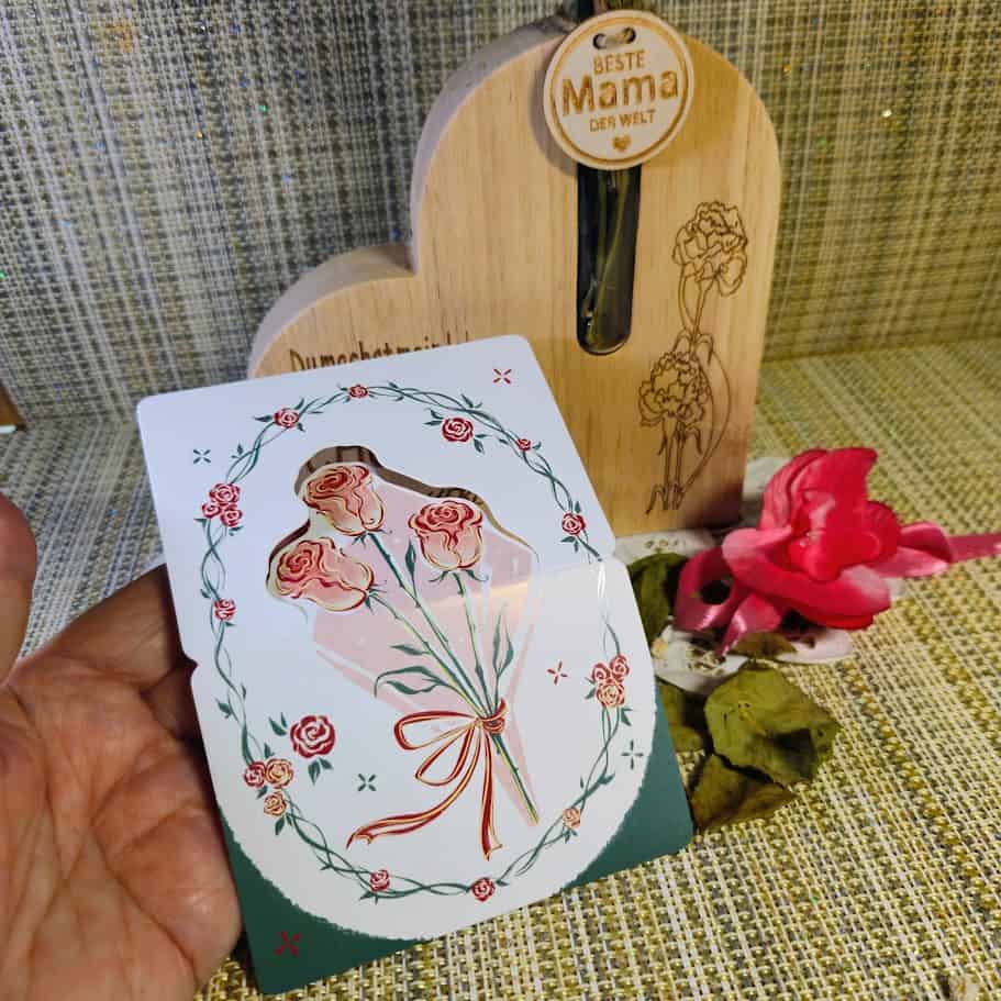 Vaso a Forma di Cuore con Biglietto 3D: Idee Regalo Mamma 6 Perché Scegliere il Vaso a Forma di Cuore