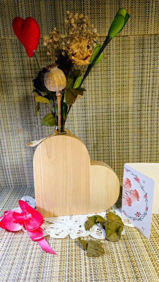 Vaso a Forma di Cuore con Biglietto 3D: Idee Regalo Mamma 3 Caratteristiche Tecniche e Qualità: Cosa Lo Rende Unico