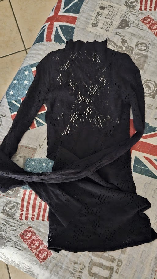Maglia traforata nera in pizzo: come indossarla 3 Maglia traforata nera in pizzo: come indossarla