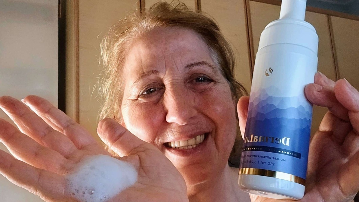 DermaLux Mousse Detergente Viso per pelle matura e spenta