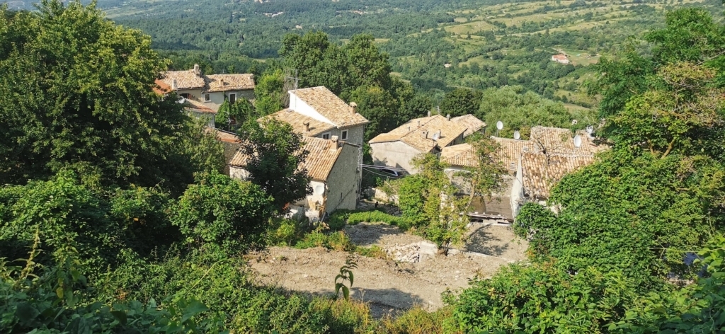 Il panorama dalla parte alta di Roccacaramanico
