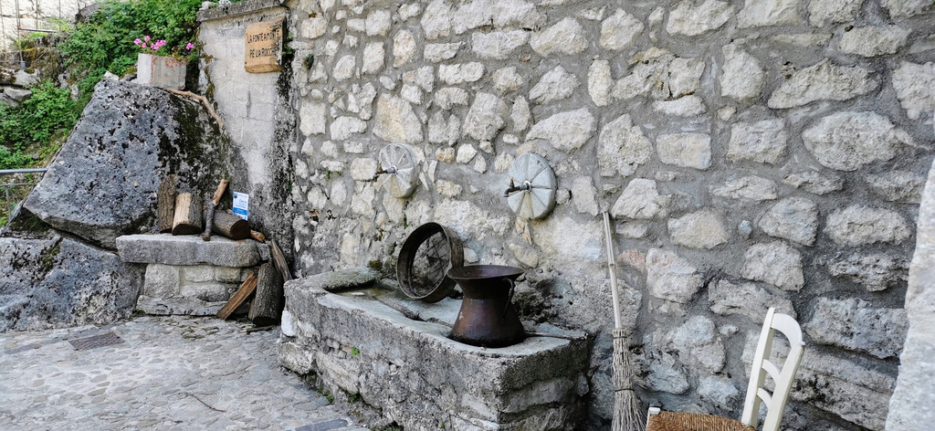 Resti della Fonticella. fontana pubblica risalente al XVIII secolo