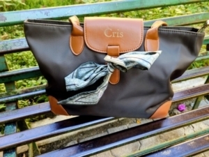 Borsa verde Callie vista dall'esterno