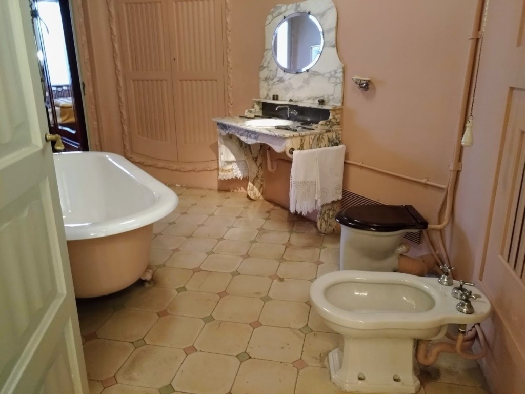 bidet nella casa Batlò a Barcellona