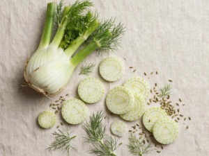 Benefici del finocchio crudo e tisana digestiva