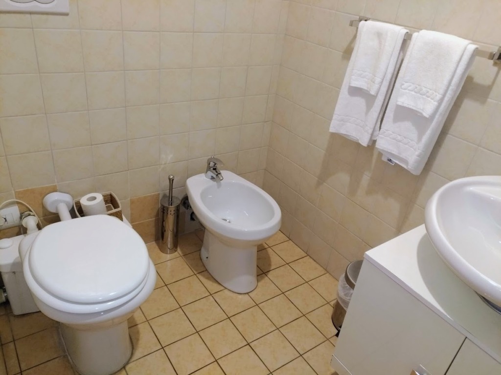 bidet in un bagno moderno