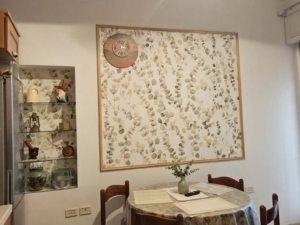 Carta da parati o pittura nella cucina
