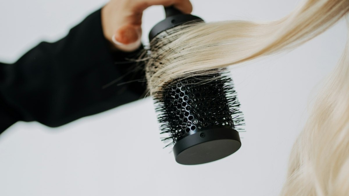 Come dare volume ai capelli fini in modo naturale