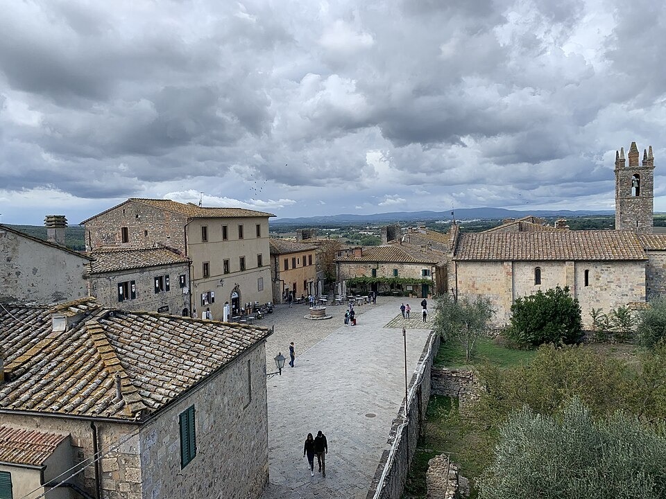 Cosa c'è dentro le mura di Monteriggioni