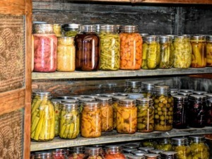 Sostituire ingredienti costosi: alternative economiche in cucina