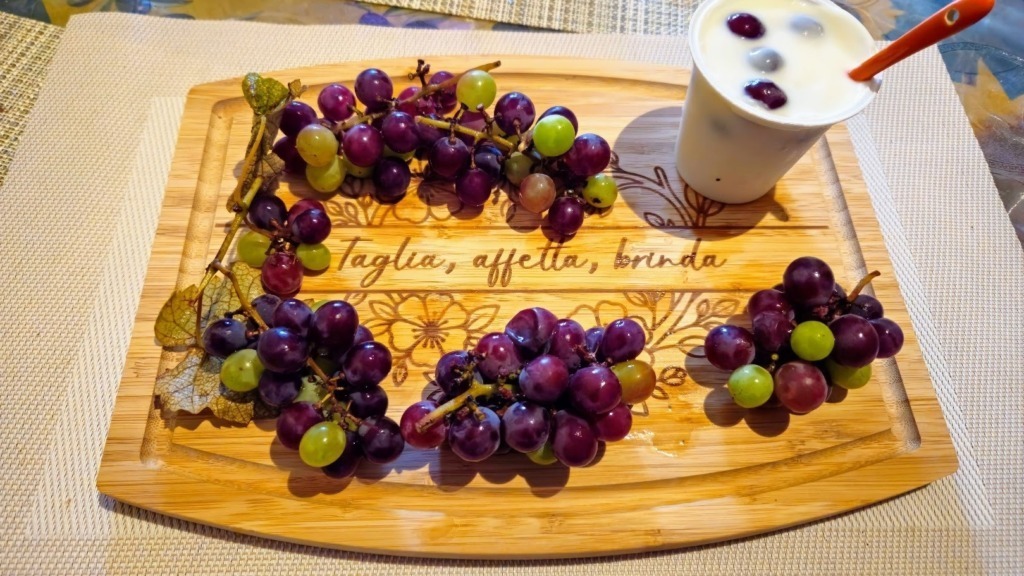 Tagliere a cuore personalizzato Callie utilizzato come vassoio per  merenda e antipasti
