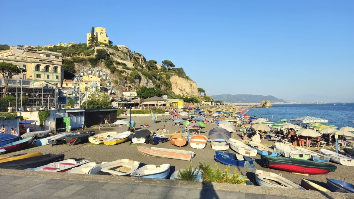 Due Fratelli visti dalla costa di Vietri sul Mare