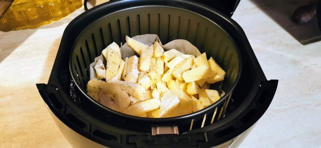 Patate cotte nella friggitrice ad aria