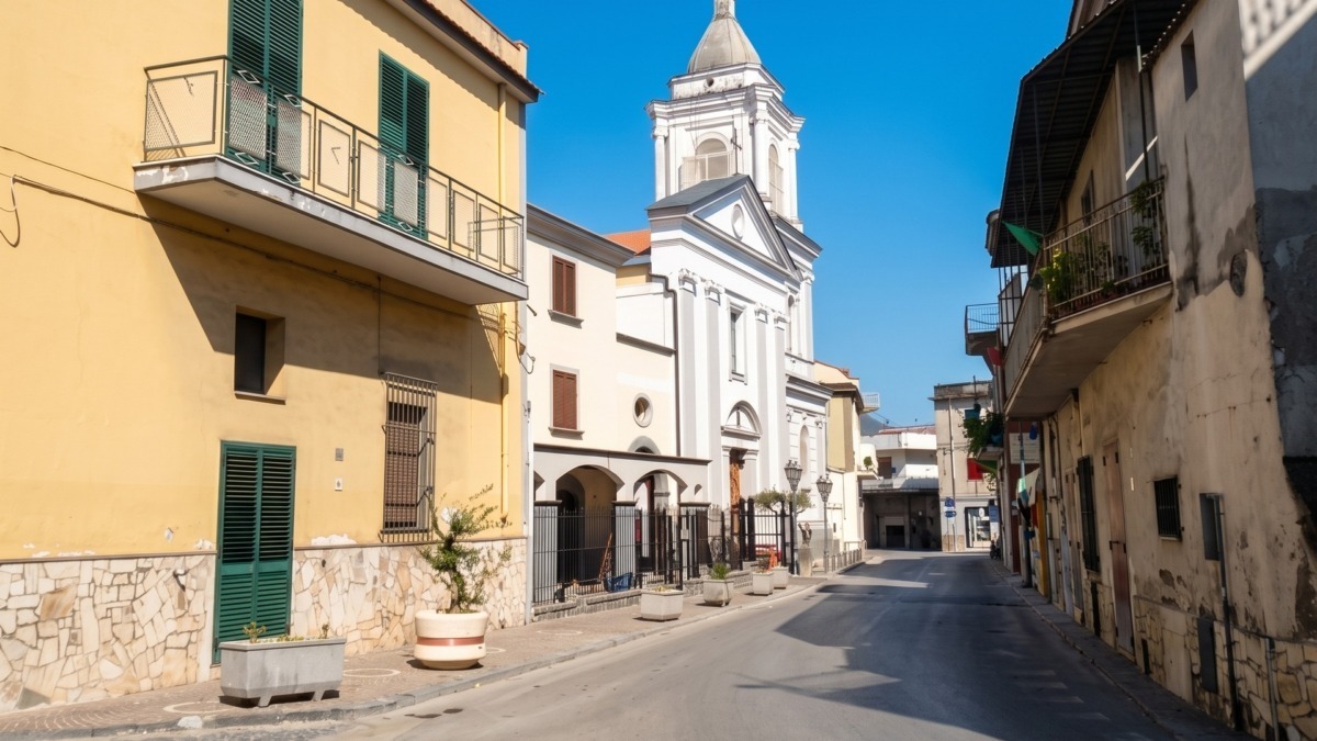 Striano cosa vedere: centro storico con chiesa in Campania